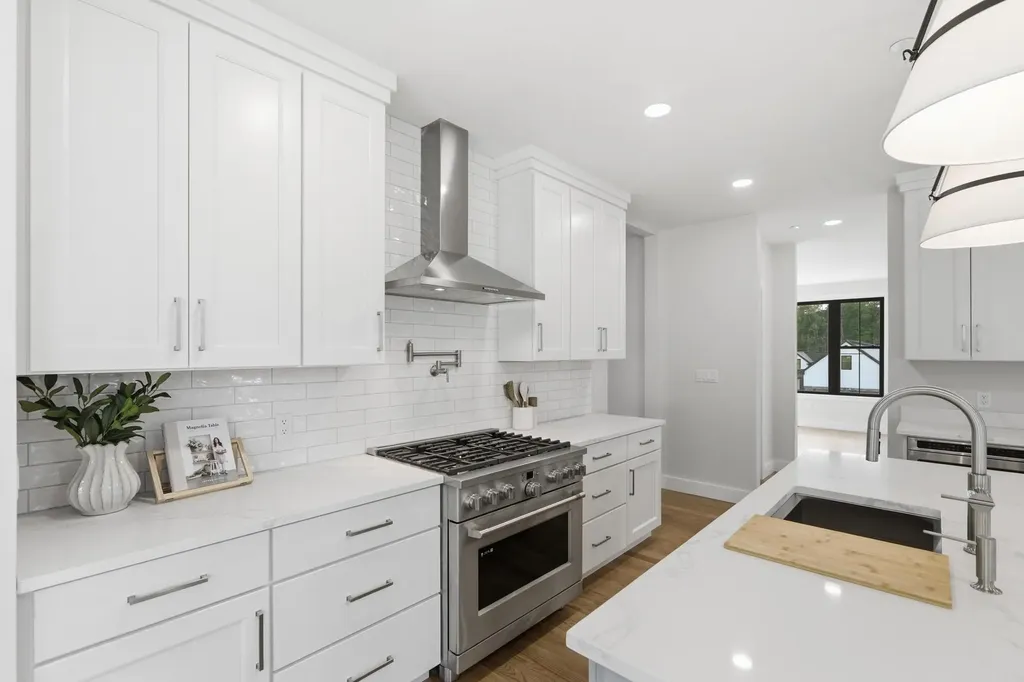 17 Newbury Road Pelham NH 03076