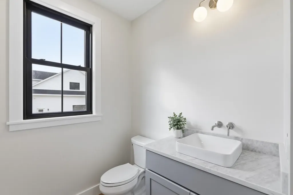 17 Newbury Road Pelham NH 03076