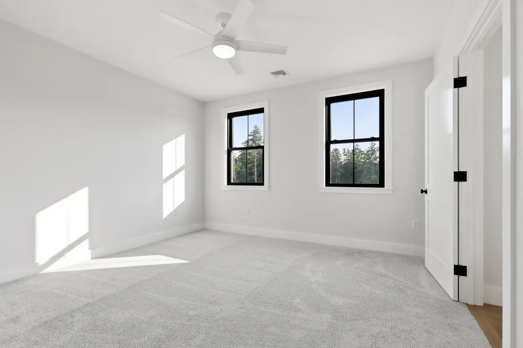 17 Newbury Road Pelham NH 03076