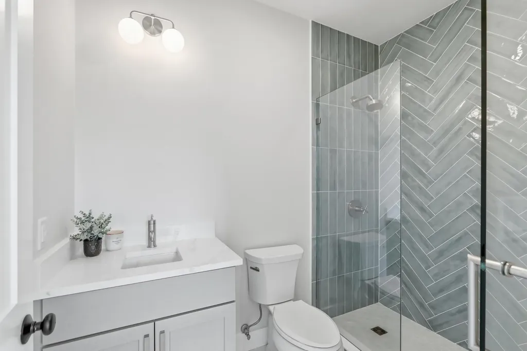 17 Newbury Road Pelham NH 03076