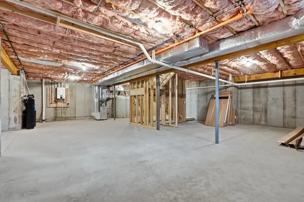 17 Newbury Road Pelham NH 03076