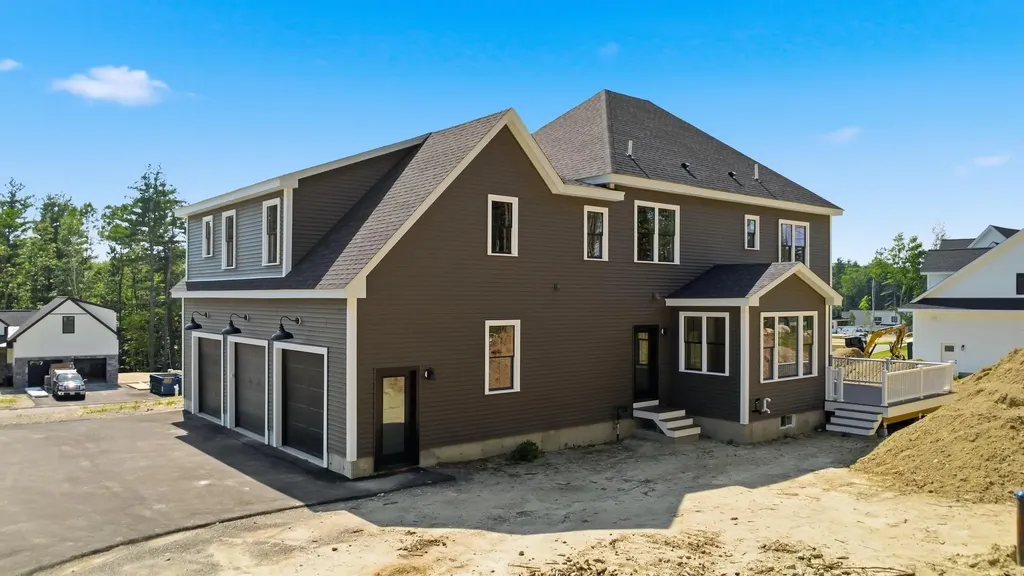 17 Newbury Road Pelham NH 03076