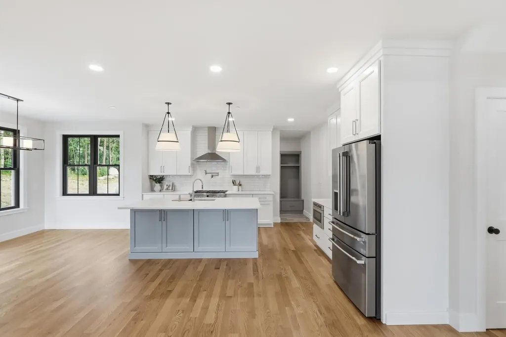 17 Newbury Road Pelham NH 03076