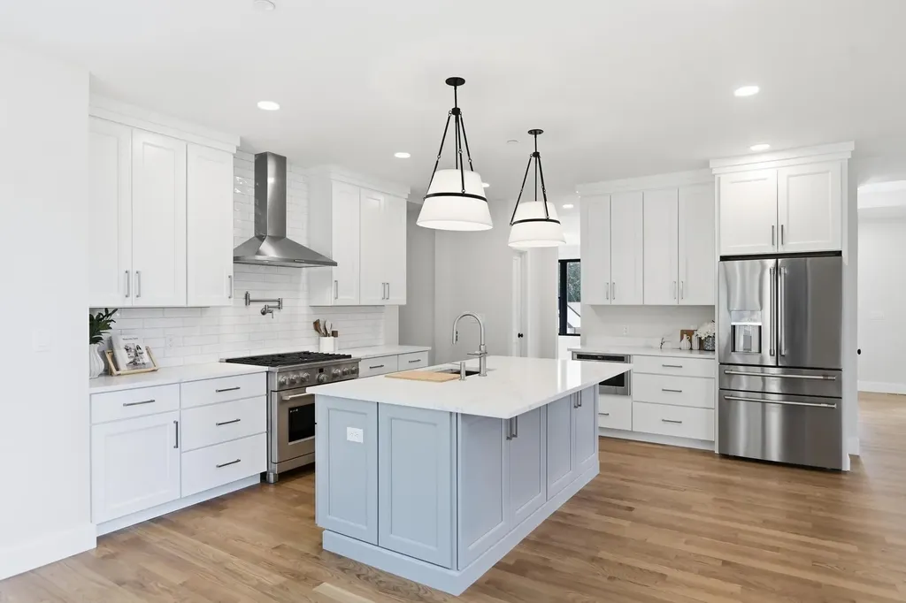 17 Newbury Road Pelham NH 03076