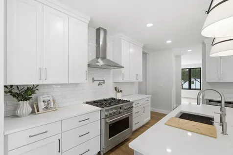 17 Newbury Road Pelham NH 03076