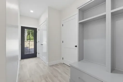 17 Newbury Road Pelham NH 03076