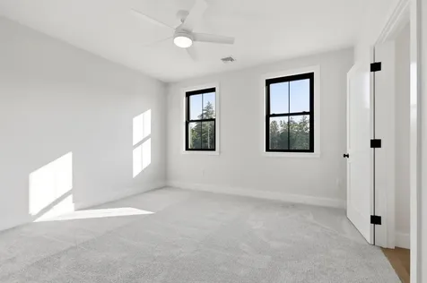 17 Newbury Road Pelham NH 03076