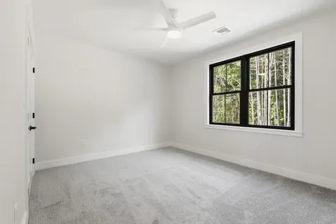 17 Newbury Road Pelham NH 03076
