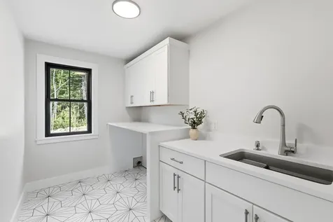 17 Newbury Road Pelham NH 03076