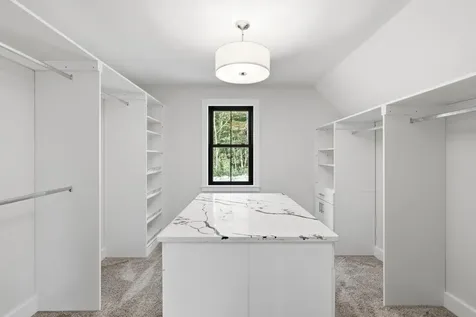 17 Newbury Road Pelham NH 03076