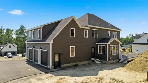 17 Newbury Road Pelham NH 03076