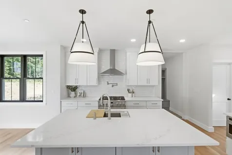 17 Newbury Road Pelham NH 03076
