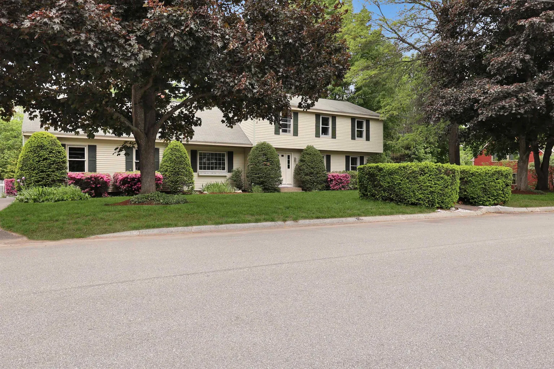 2 Queensway Circle Nashua NH 03062
