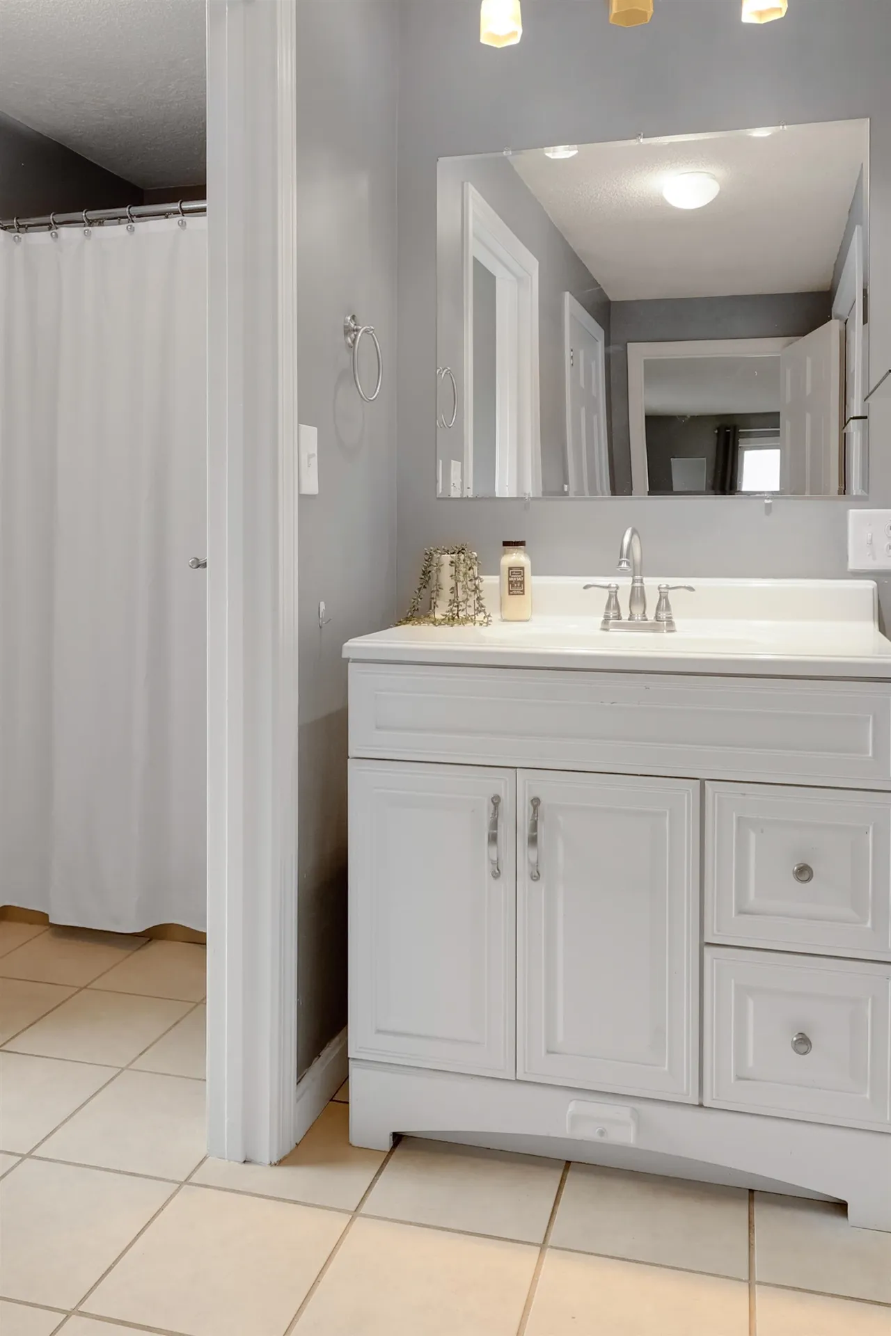 2 Queensway Circle Nashua NH 03062