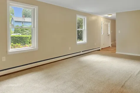 2 Queensway Circle Nashua NH 03062