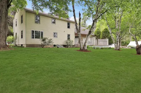 2 Queensway Circle Nashua NH 03062