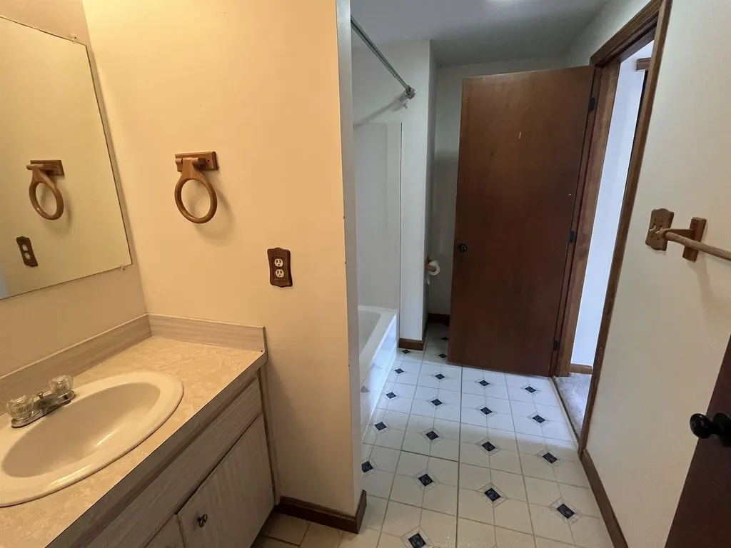 18 Bluestone Drive Nashua NH 03060