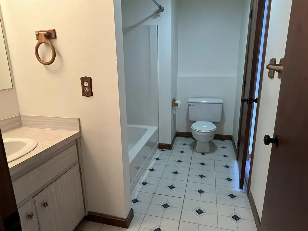 18 Bluestone Drive Nashua NH 03060