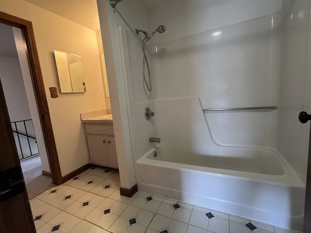 18 Bluestone Drive Nashua NH 03060