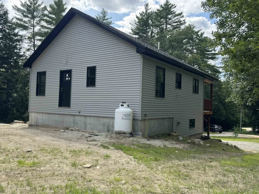 89 Hemlock Lane Danbury NH 03230