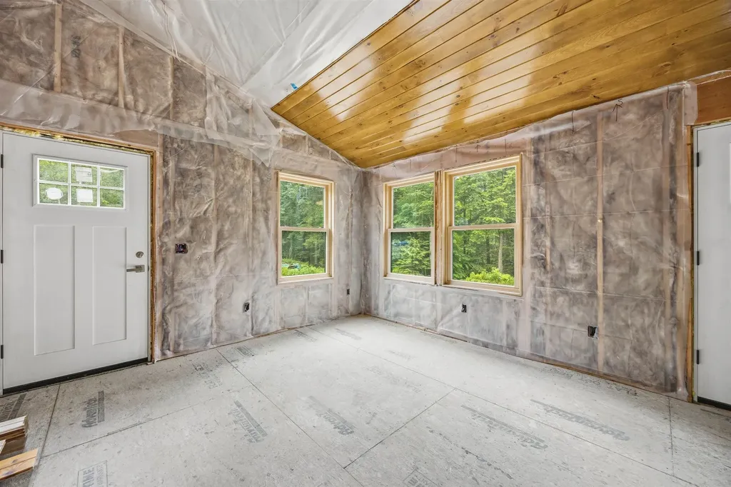 89 Hemlock Lane Danbury NH 03230