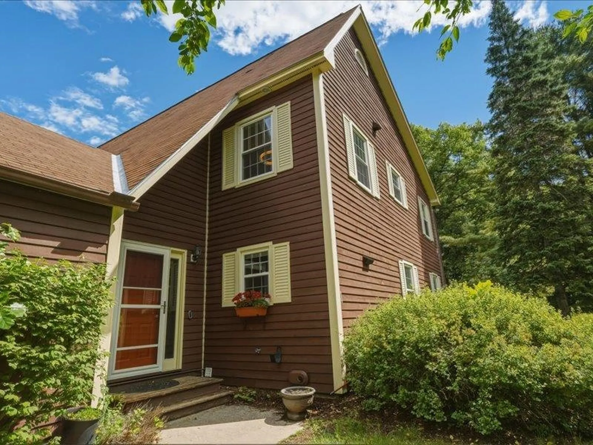 104 Woodbine Road Colchester VT 05446-6352