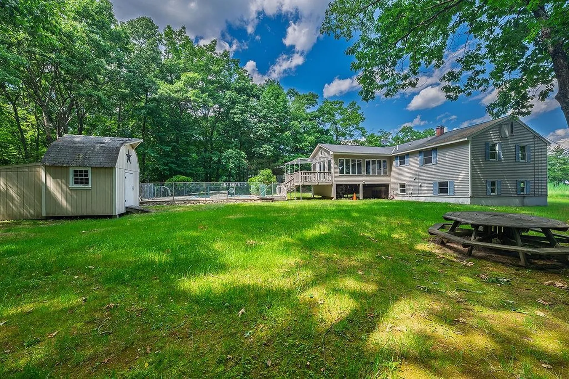 181 High Range Road Londonderry NH 03053