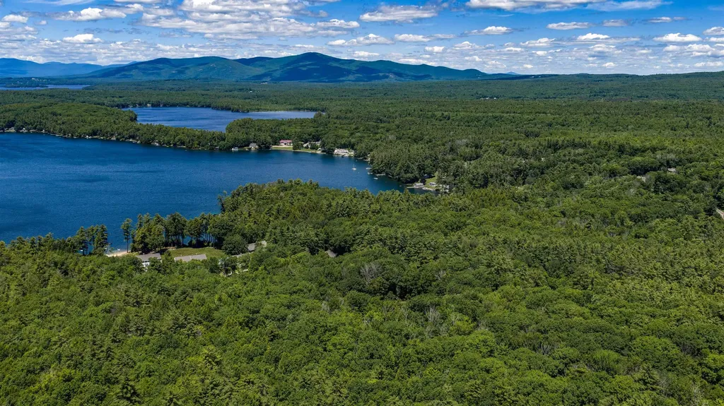 606 N Main Street Wolfeboro NH 03894