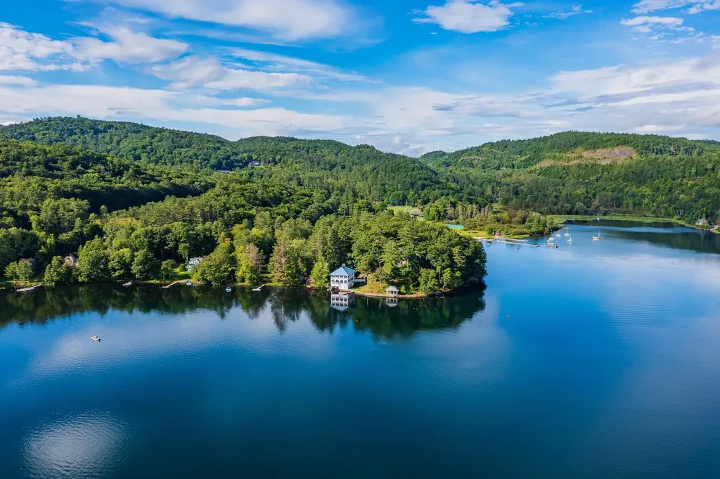 106 Cliff Mull Lane Fairlee VT 05045