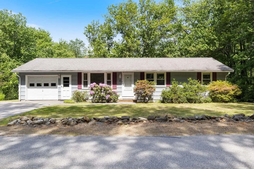 79 Maple Street Somersworth NH 03878