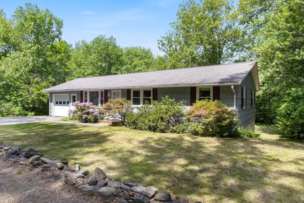 79 Maple Street Somersworth NH 03878