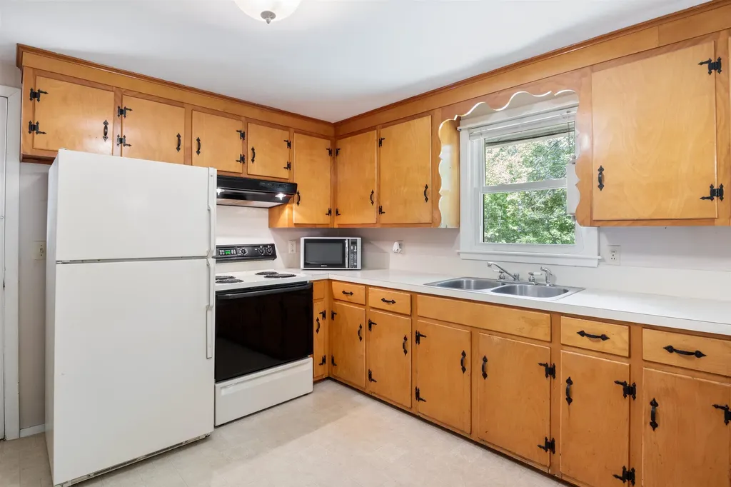 79 Maple Street Somersworth NH 03878