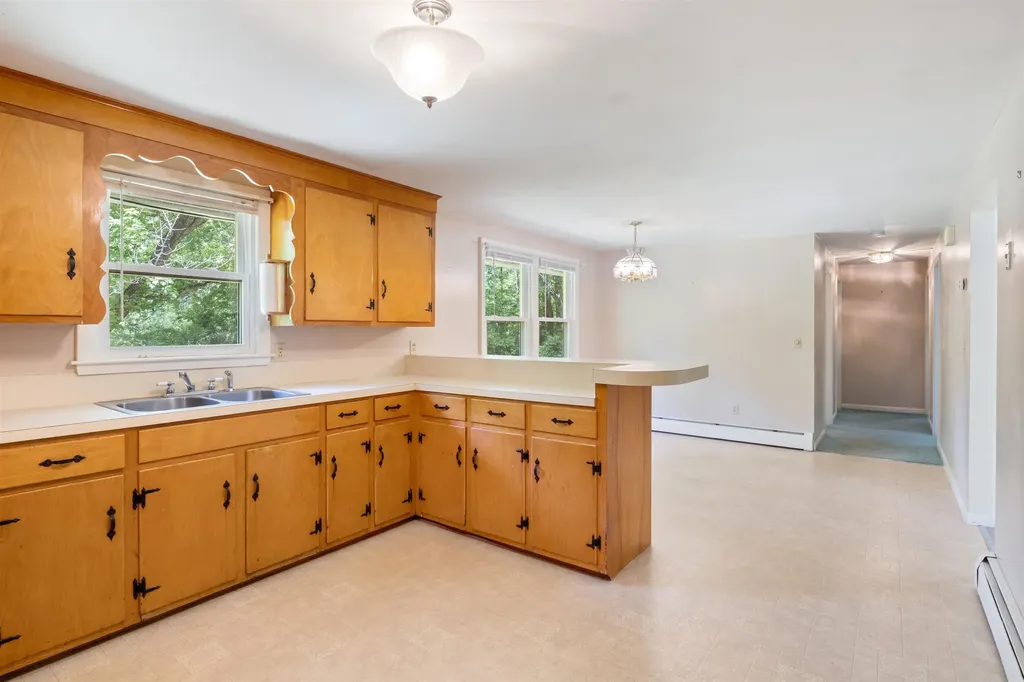 79 Maple Street Somersworth NH 03878