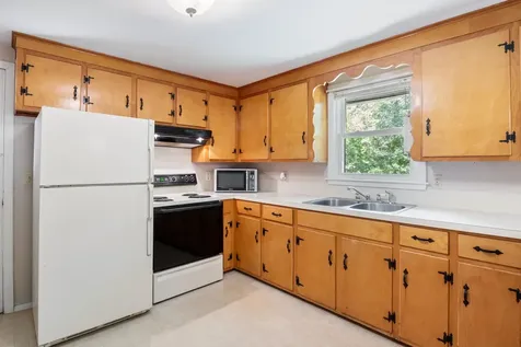 79 Maple Street Somersworth NH 03878