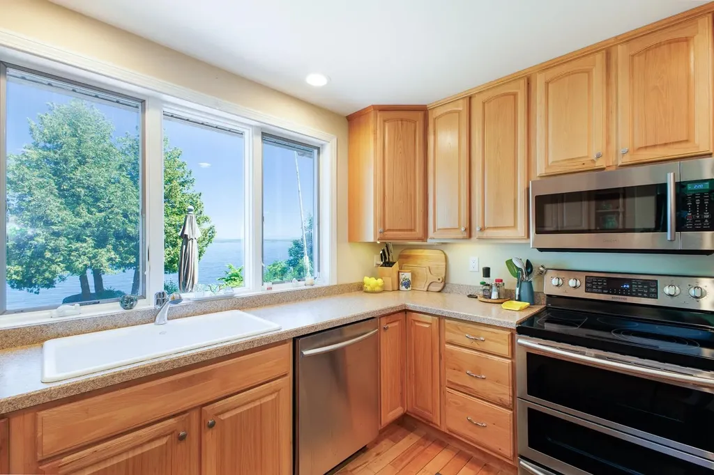 107 Mountain View Lane North Hero VT 05474