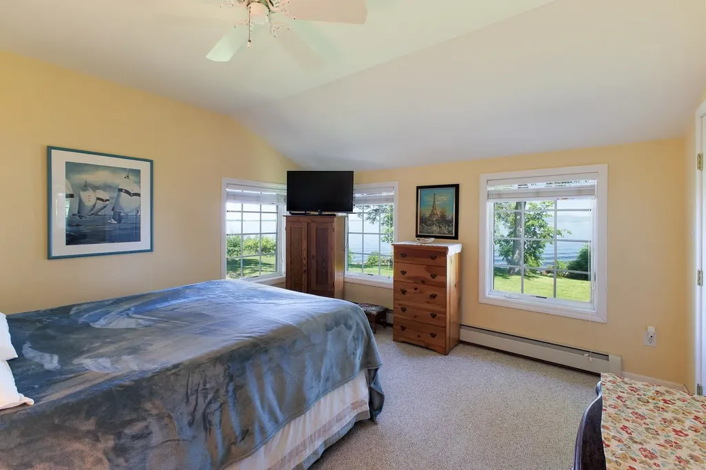 107 Mountain View Lane North Hero VT 05474