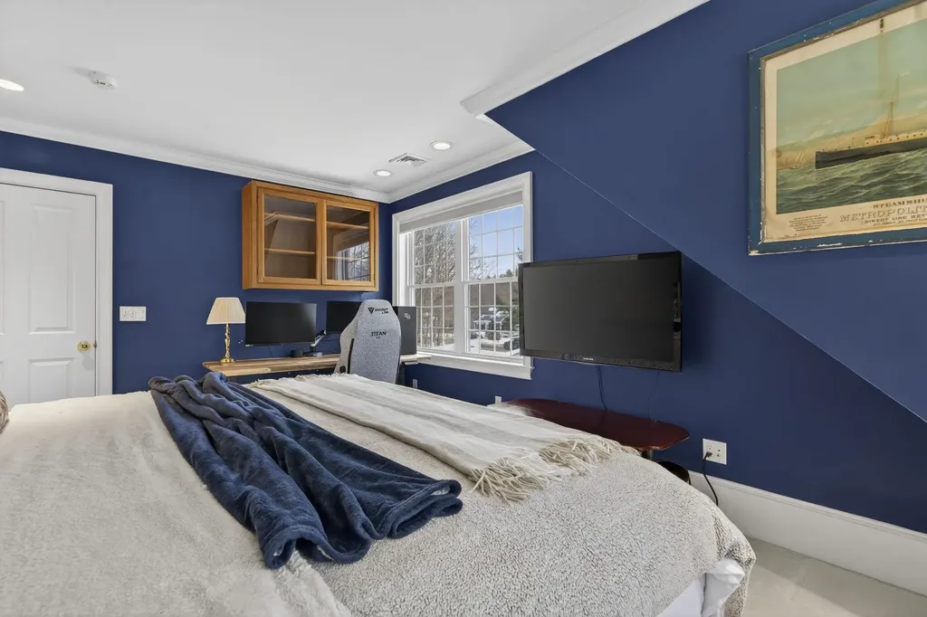 51 Pond Street Newton NH 03858