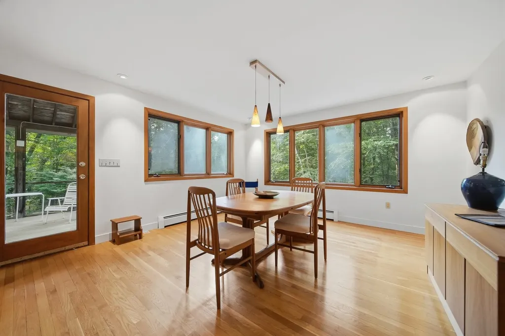 10 Eaton Road Amherst NH 03031