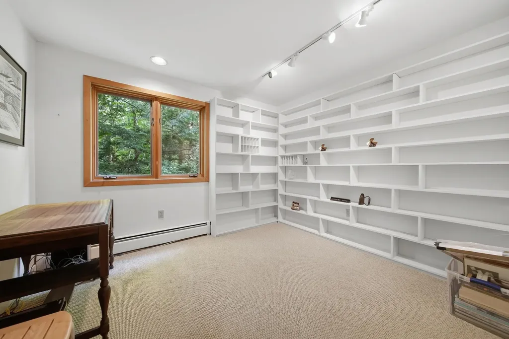 10 Eaton Road Amherst NH 03031