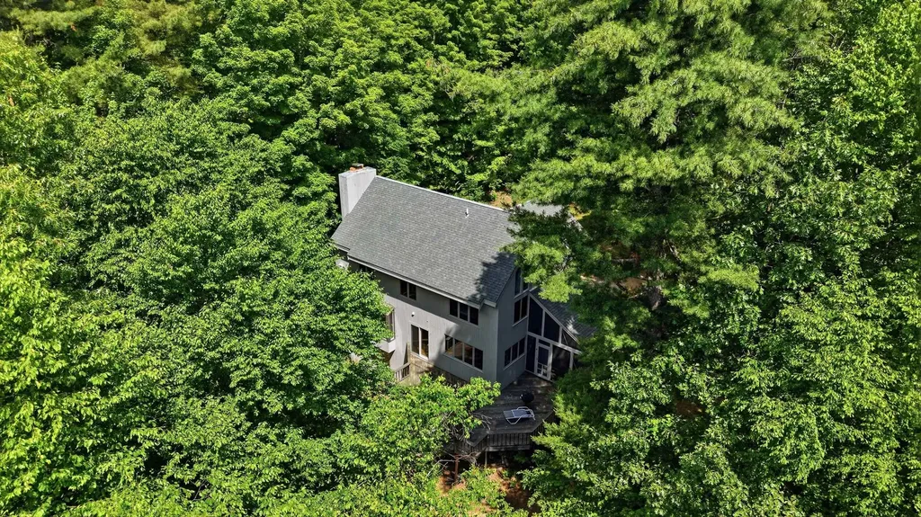 10 Eaton Road Amherst NH 03031