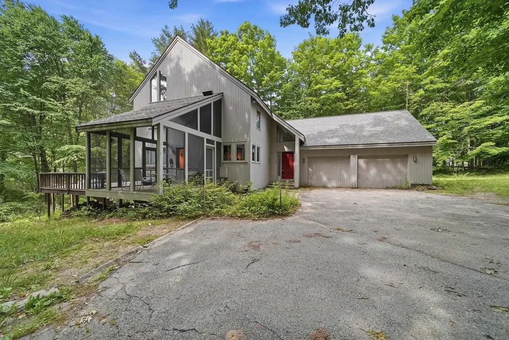 10 Eaton Road Amherst NH 03031