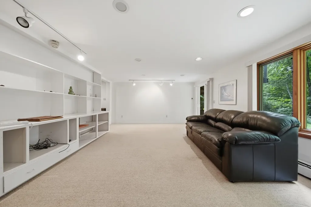 10 Eaton Road Amherst NH 03031