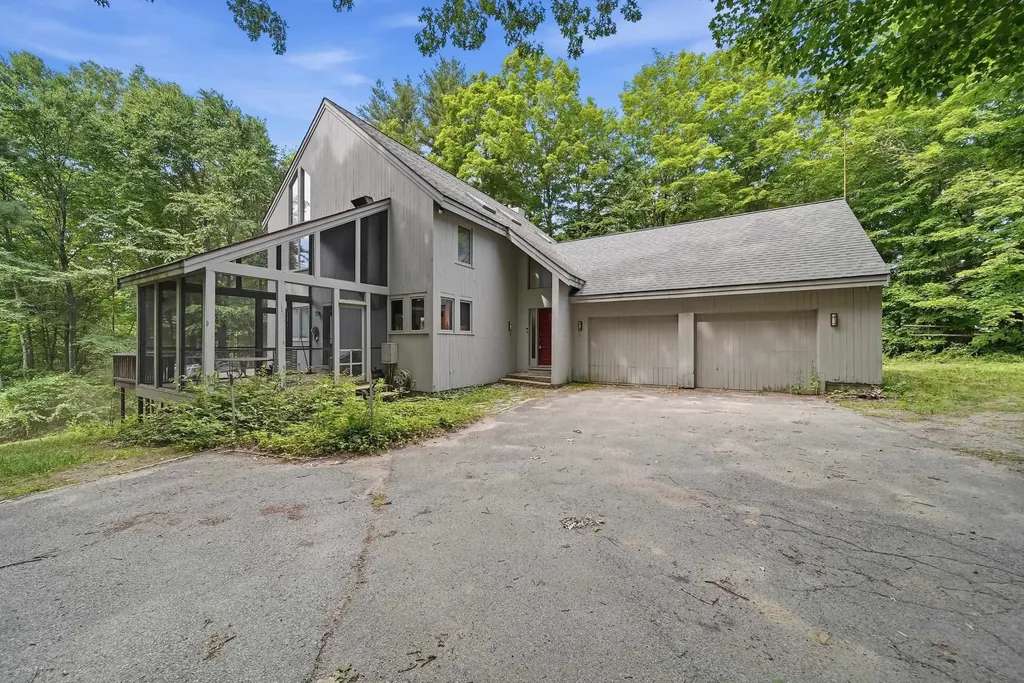 10 Eaton Road Amherst NH 03031