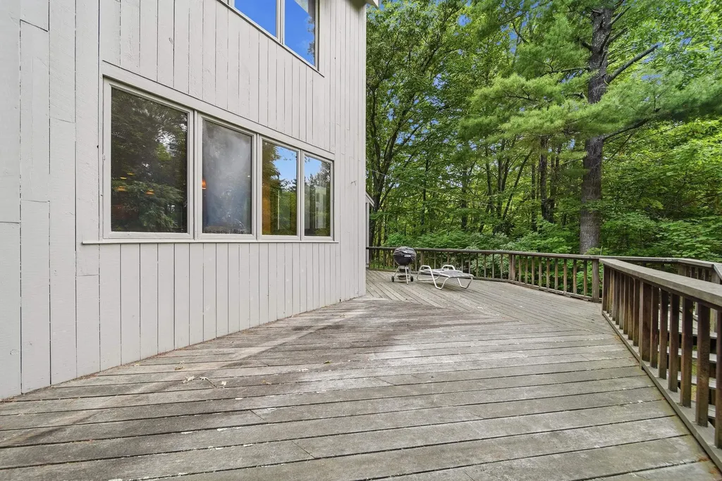 10 Eaton Road Amherst NH 03031