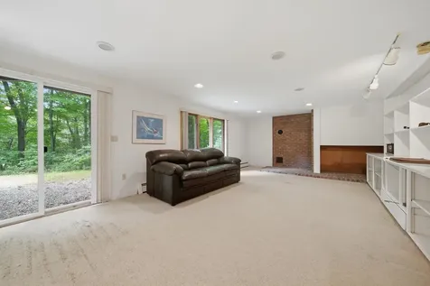 10 Eaton Road Amherst NH 03031