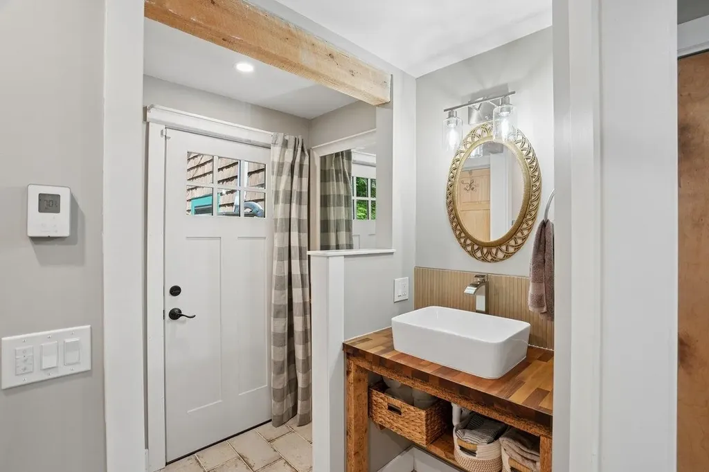 38 Water Street Rumney NH 03266