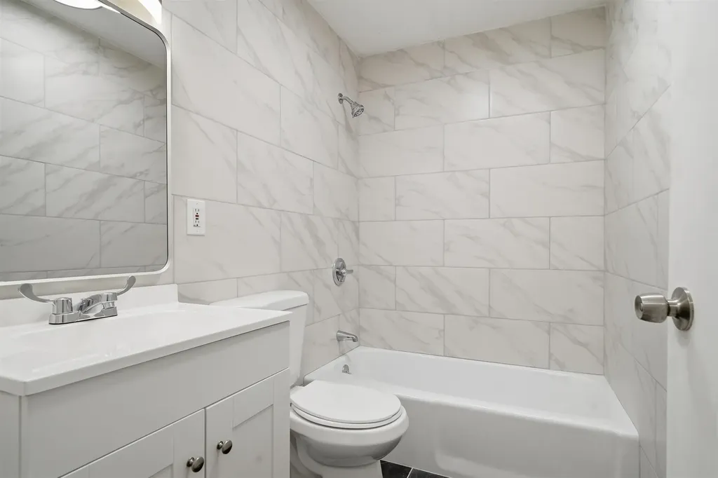 8 Strawberry Bank Road Nashua NH 03062