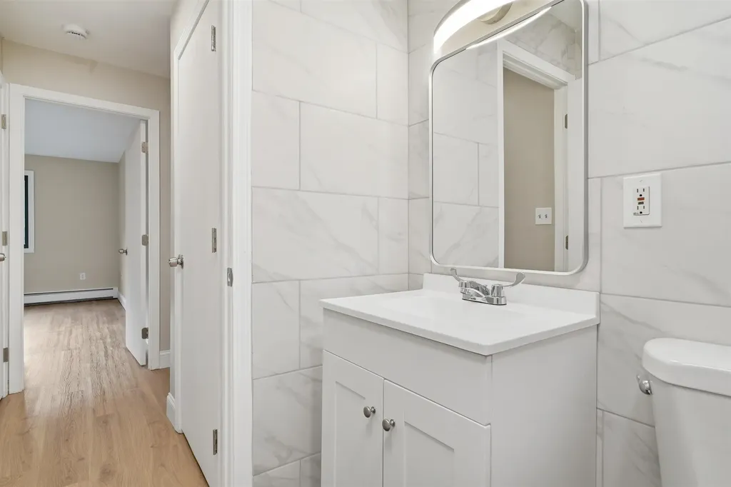 8 Strawberry Bank Road Nashua NH 03062