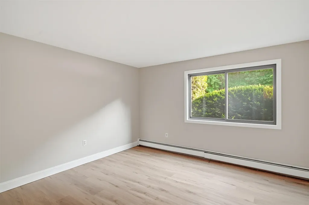 8 Strawberry Bank Road Nashua NH 03062