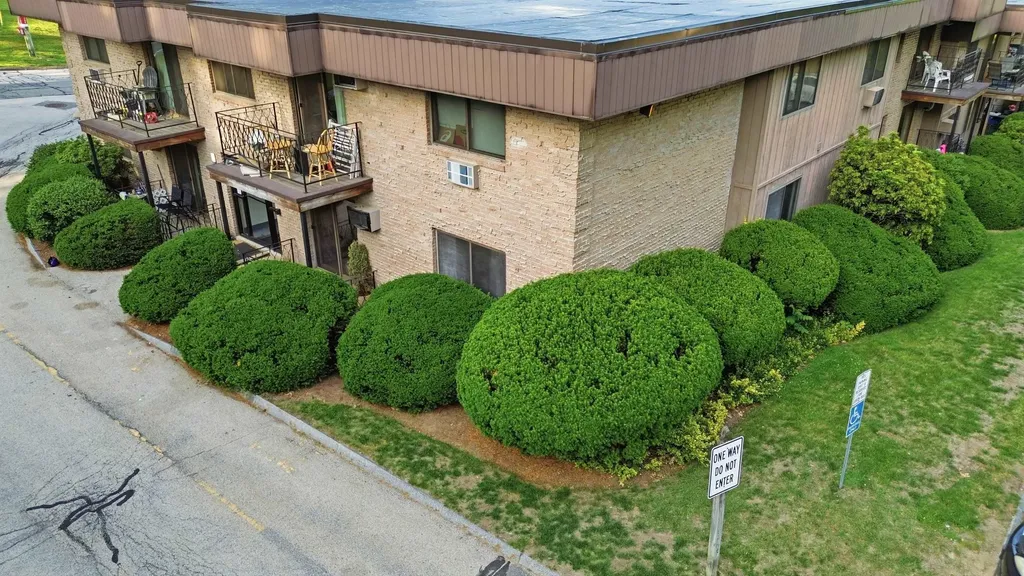 8 Strawberry Bank Road Nashua NH 03062